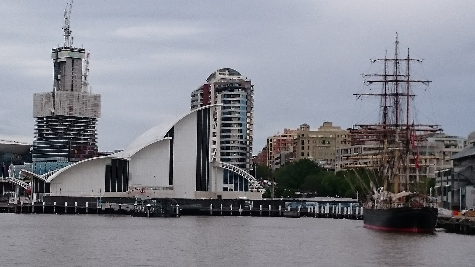 Sydney một ng&agrave;y sau gi&ocirc;ng b&atilde;o