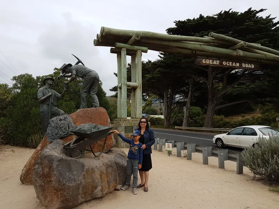 item image 241 album của tour Great Ocean Road  và 12 vị tông đồ