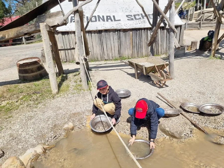 item image 382 album của tour Việt booking - VietBooking - Vbooking -Canberra Melbourne Road Trip 2 Ngày 1 Đêm