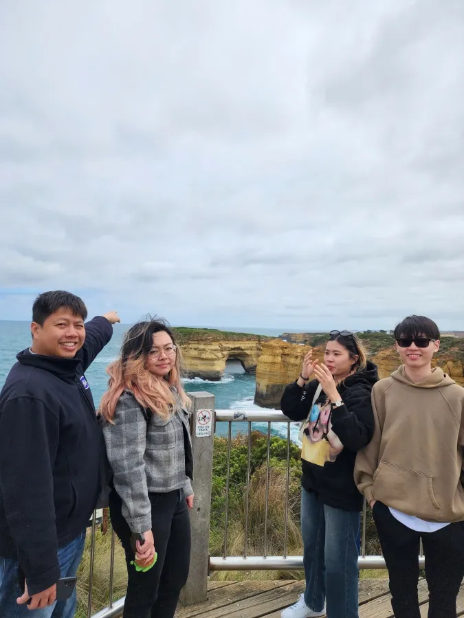 item image 454 album của tour Great Ocean Road  và 12 vị tông đồ